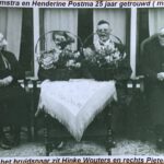 25 jarig huwelijk van Henderina Postma en Jan Hiemstra, links haar moeder Hinke Wouters en rechts vader Pieter Postma, 24 mei 1941